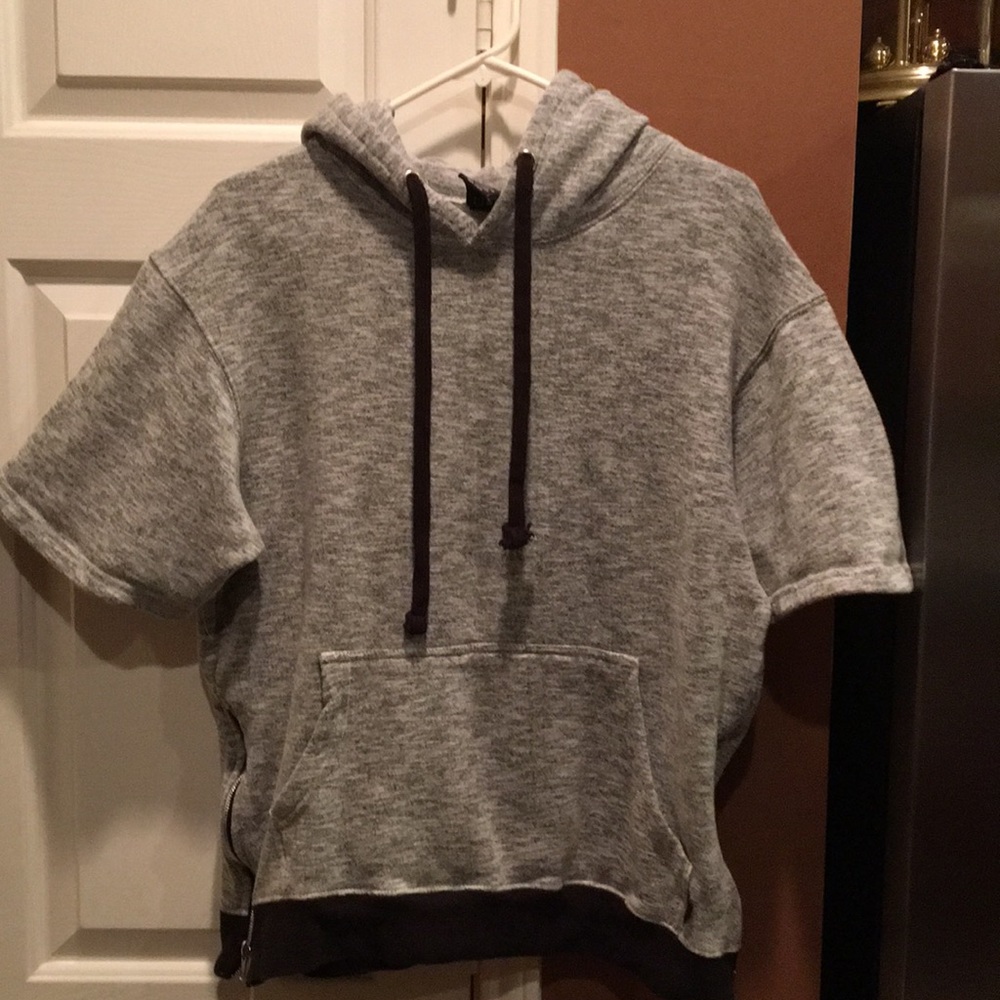 Men’s shirt sleeved hooded sweatshirt
